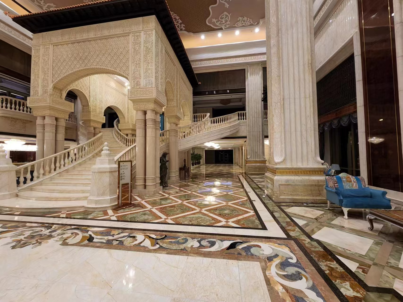 Hotel - Lobby 02